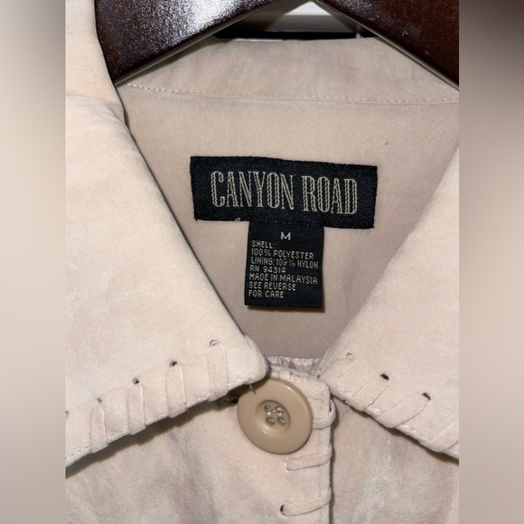 GENTLY USED CANYON ROAD BEIGE SIZE MEDIUM
SKIRT SET - Picture 6 of 8